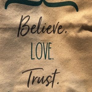 Statement canvas shopper